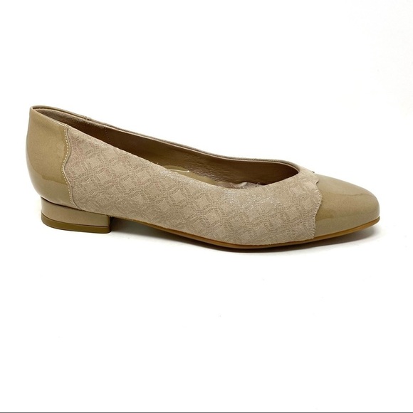 Beautifeel Myla Champagne Circle Art Suede Comfort flats